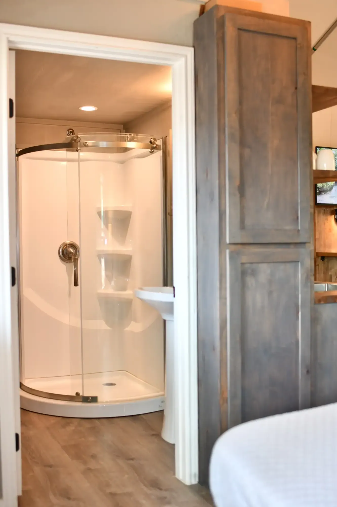 Rustic-modern cabin bathroom