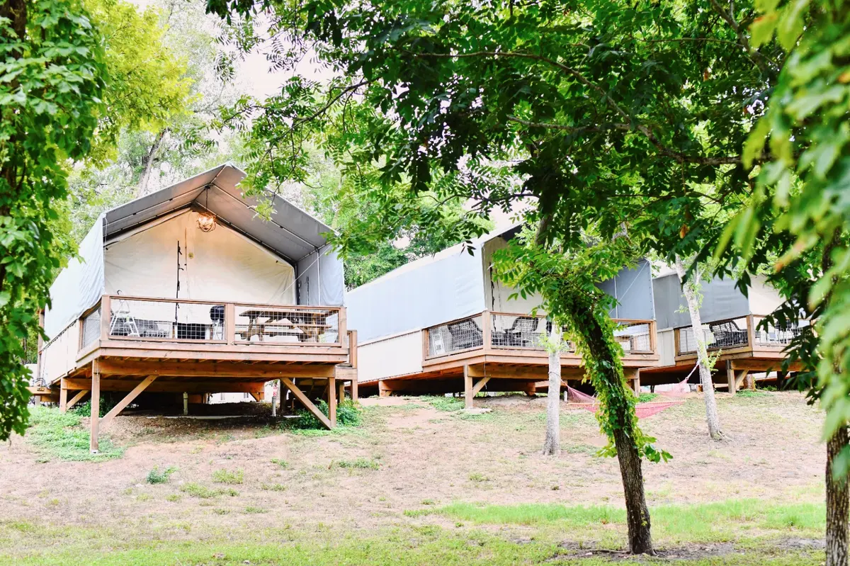 Waterfront Cabins exterior row view