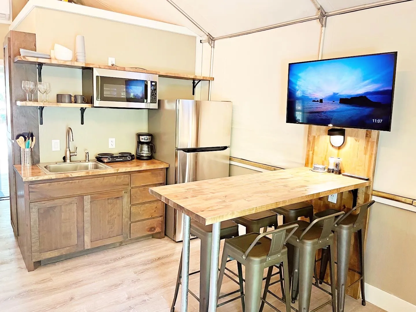 Waterfront Cabin kitchen with dining area